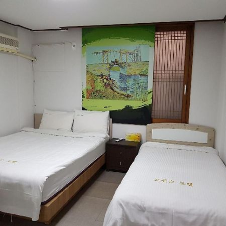 Twins Hotel Jeju Buitenkant foto