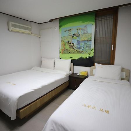 Twins Hotel Jeju Buitenkant foto