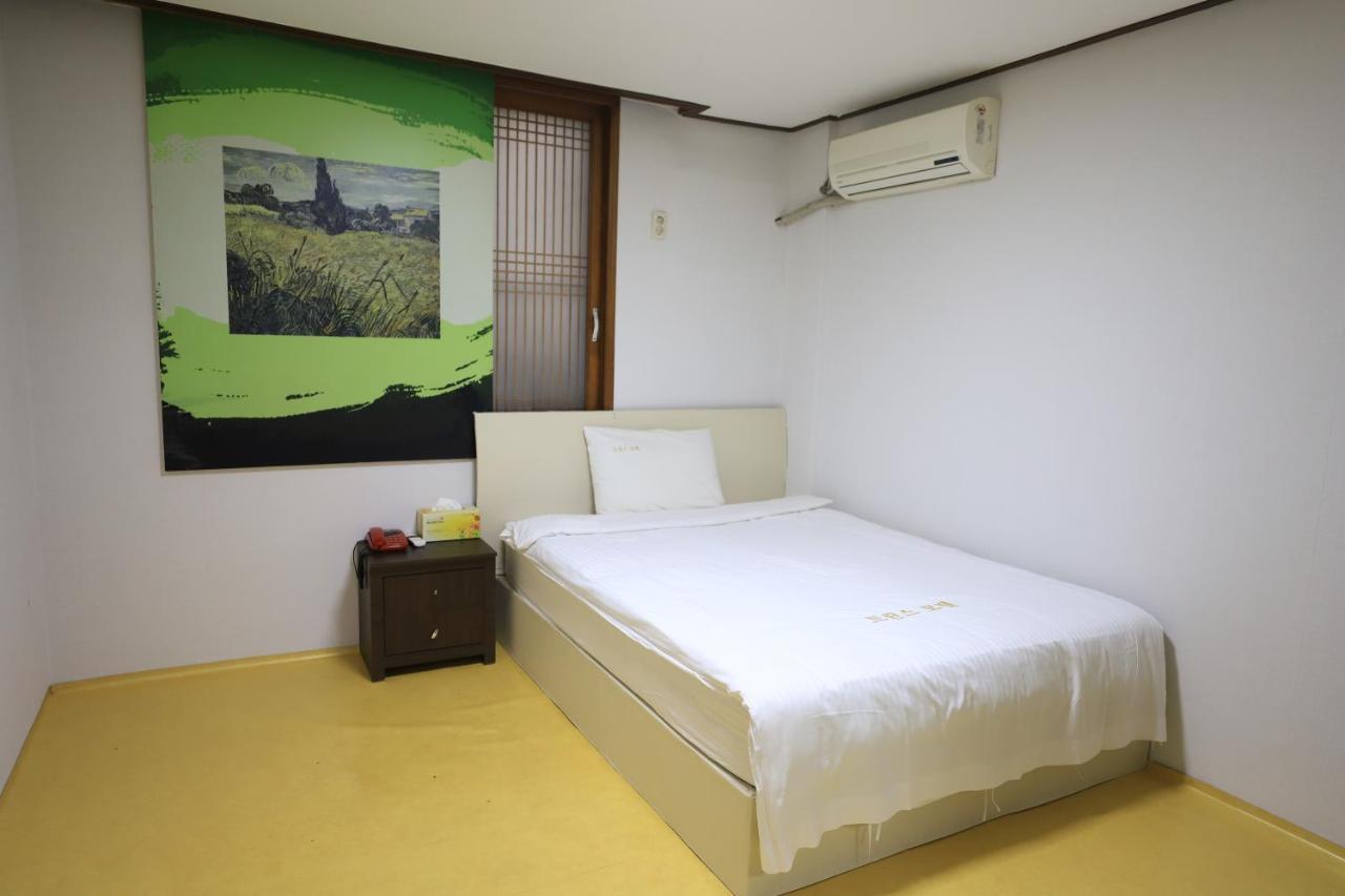 Twins Hotel Jeju Buitenkant foto