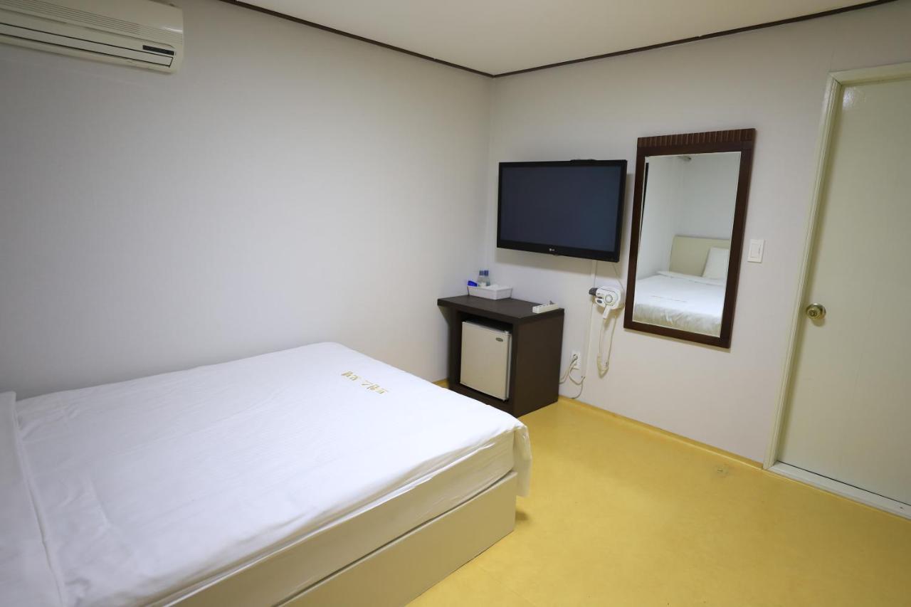 Twins Hotel Jeju Buitenkant foto