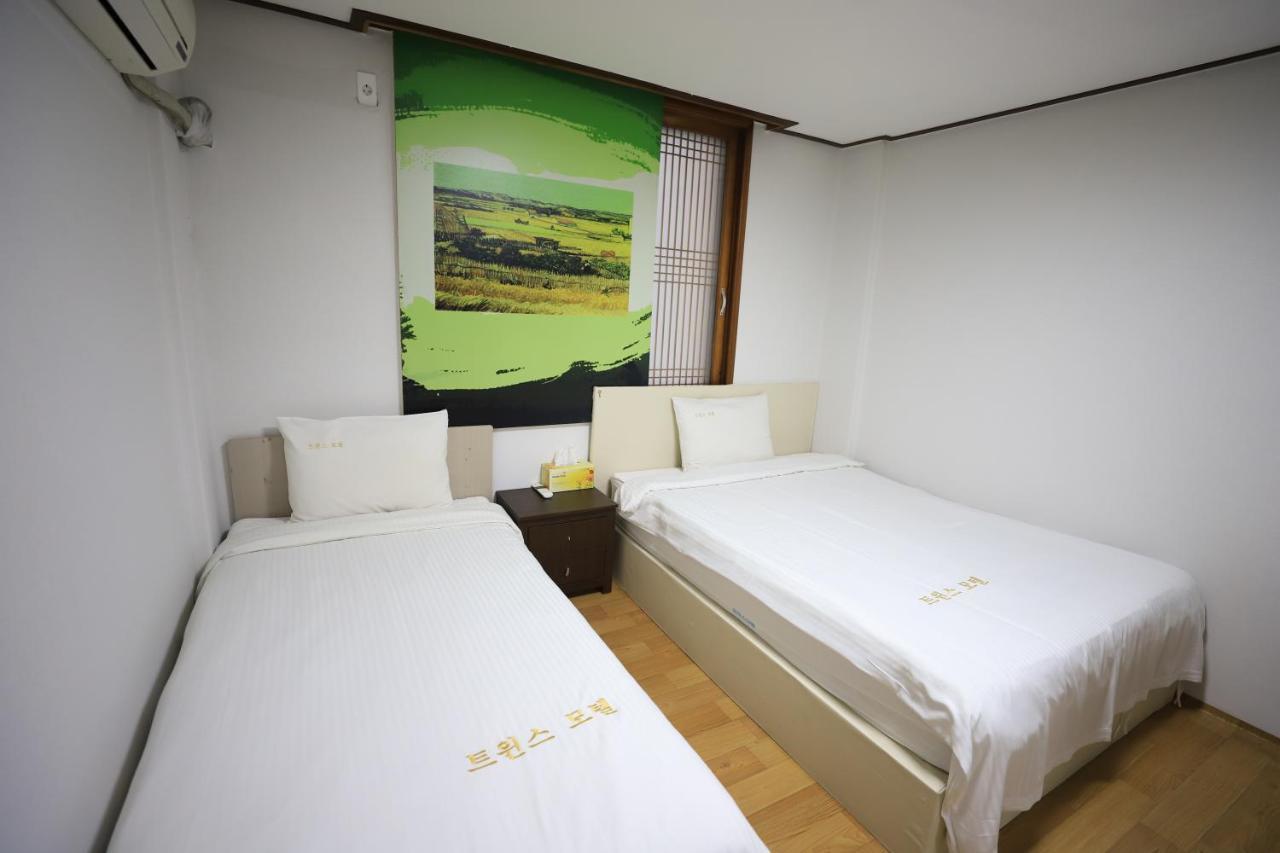 Twins Hotel Jeju Buitenkant foto