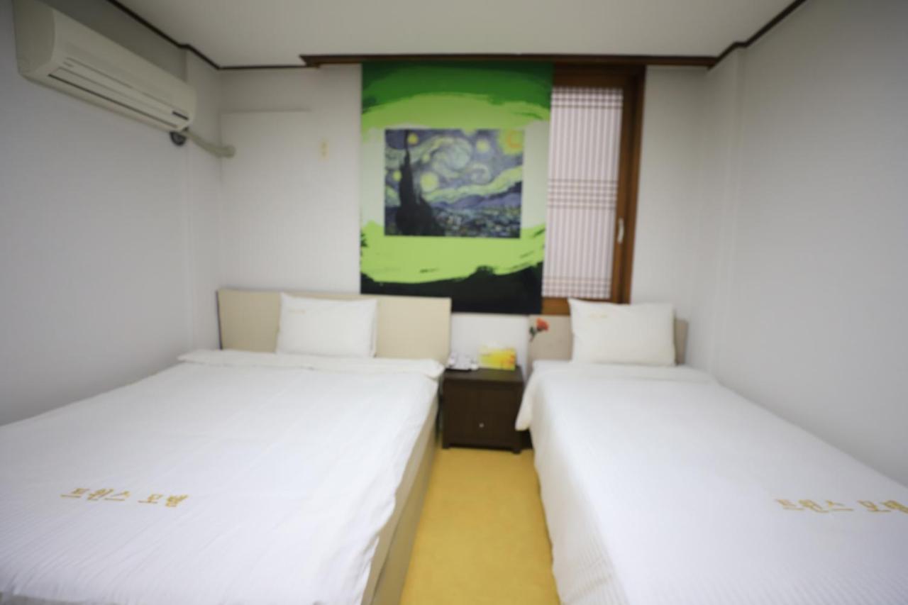 Twins Hotel Jeju Buitenkant foto