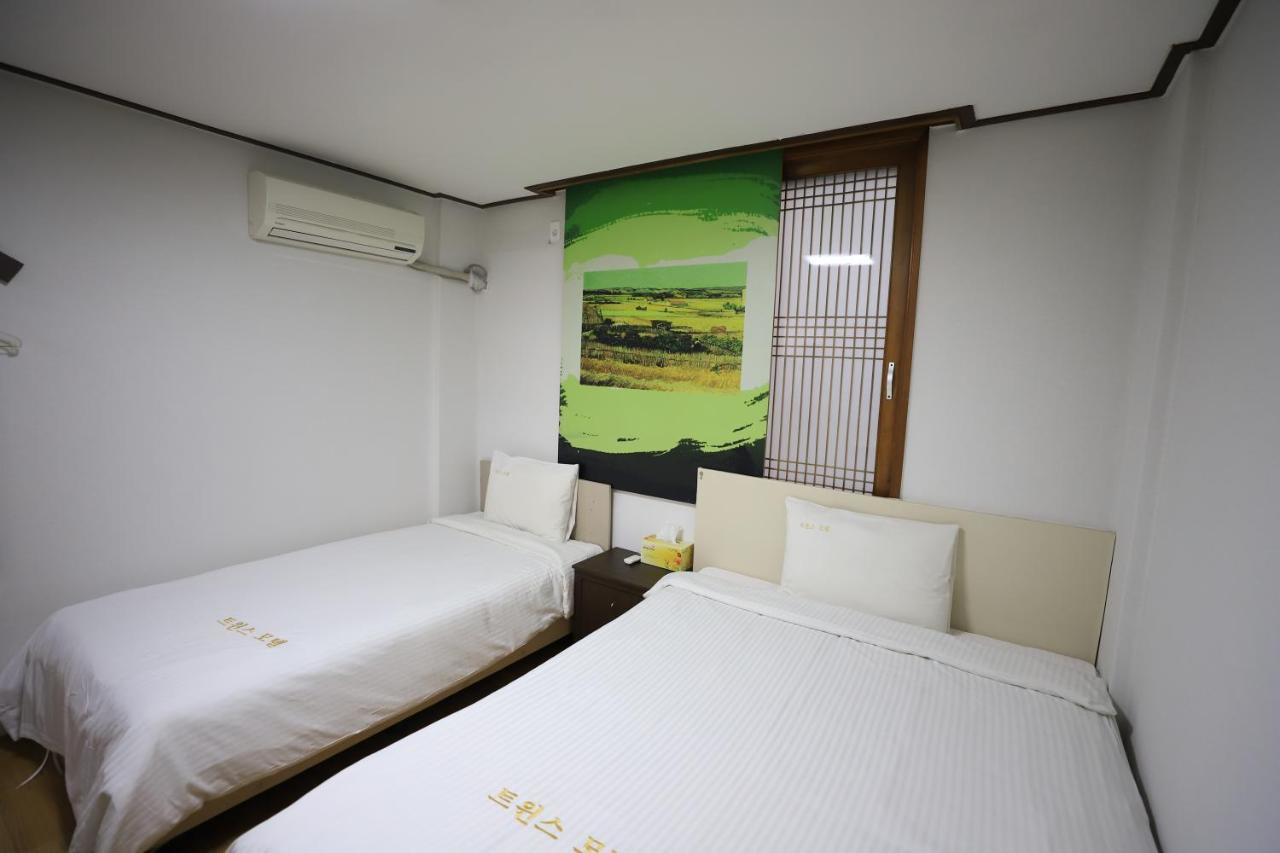 Twins Hotel Jeju Buitenkant foto
