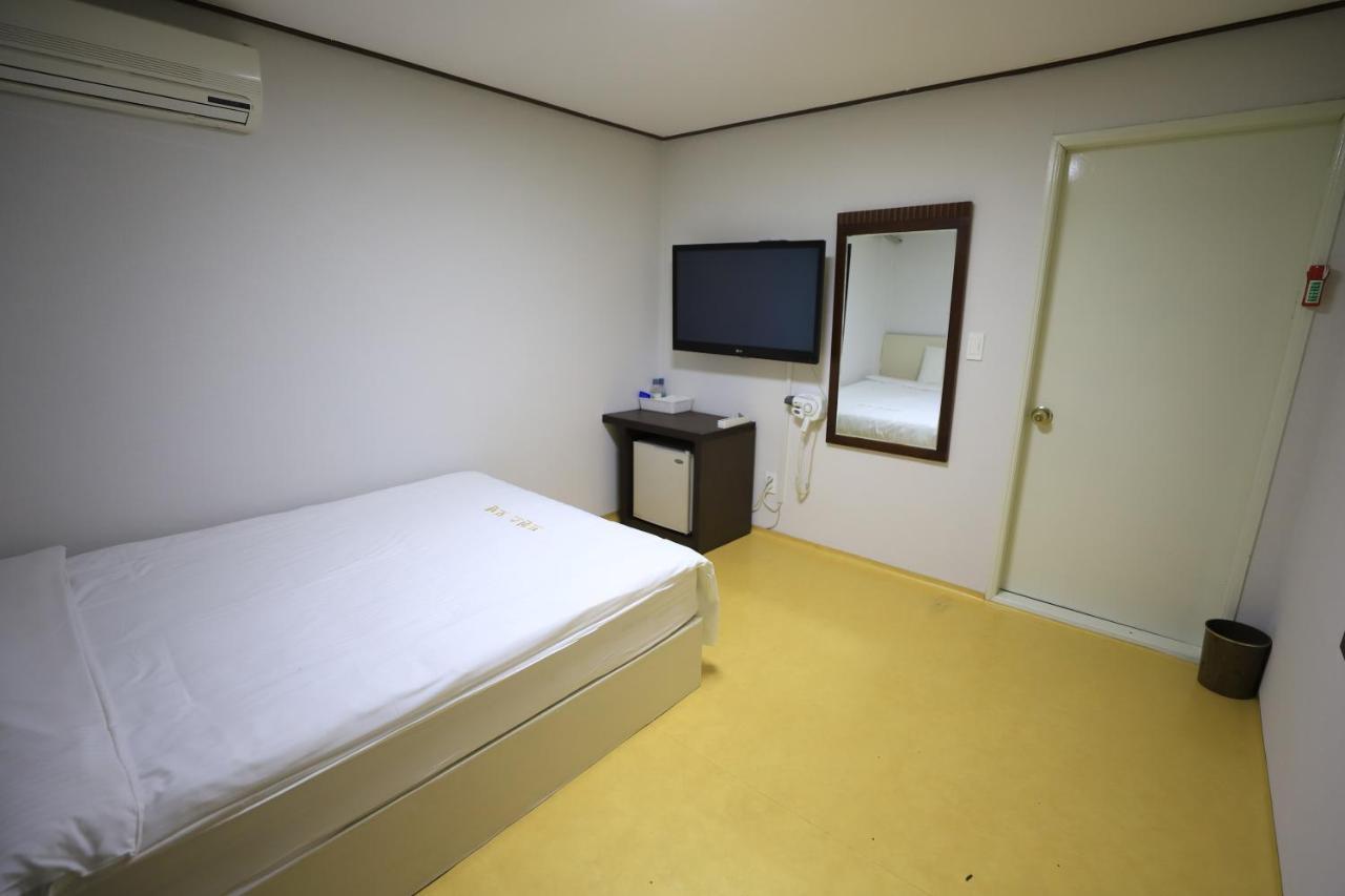 Twins Hotel Jeju Buitenkant foto